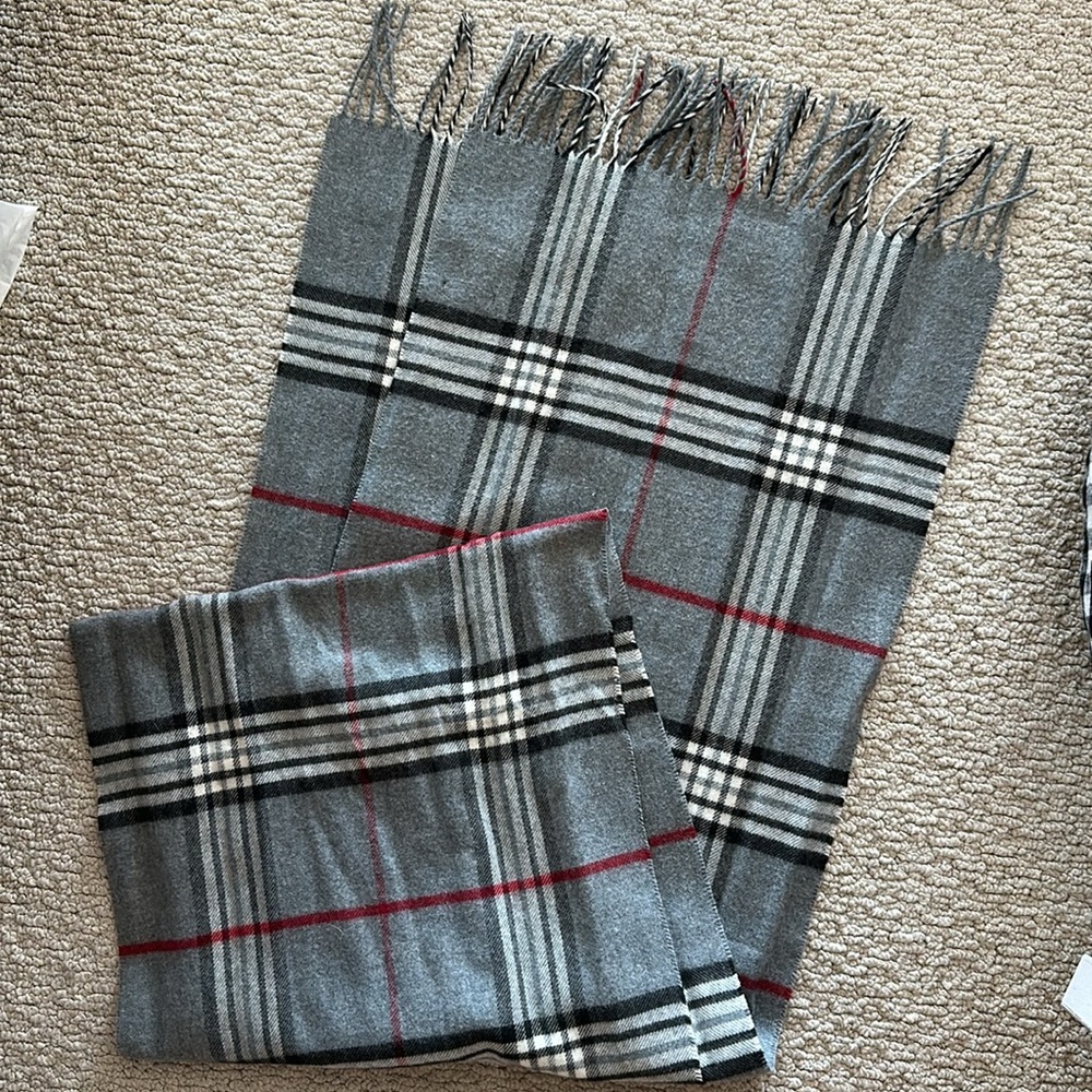 Lord & Taylor scarf - Picture 3 of 5